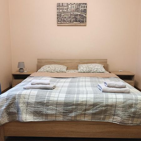 Apartments Domovik Parkaniya, 2A موكاشيفه المظهر الخارجي الصورة