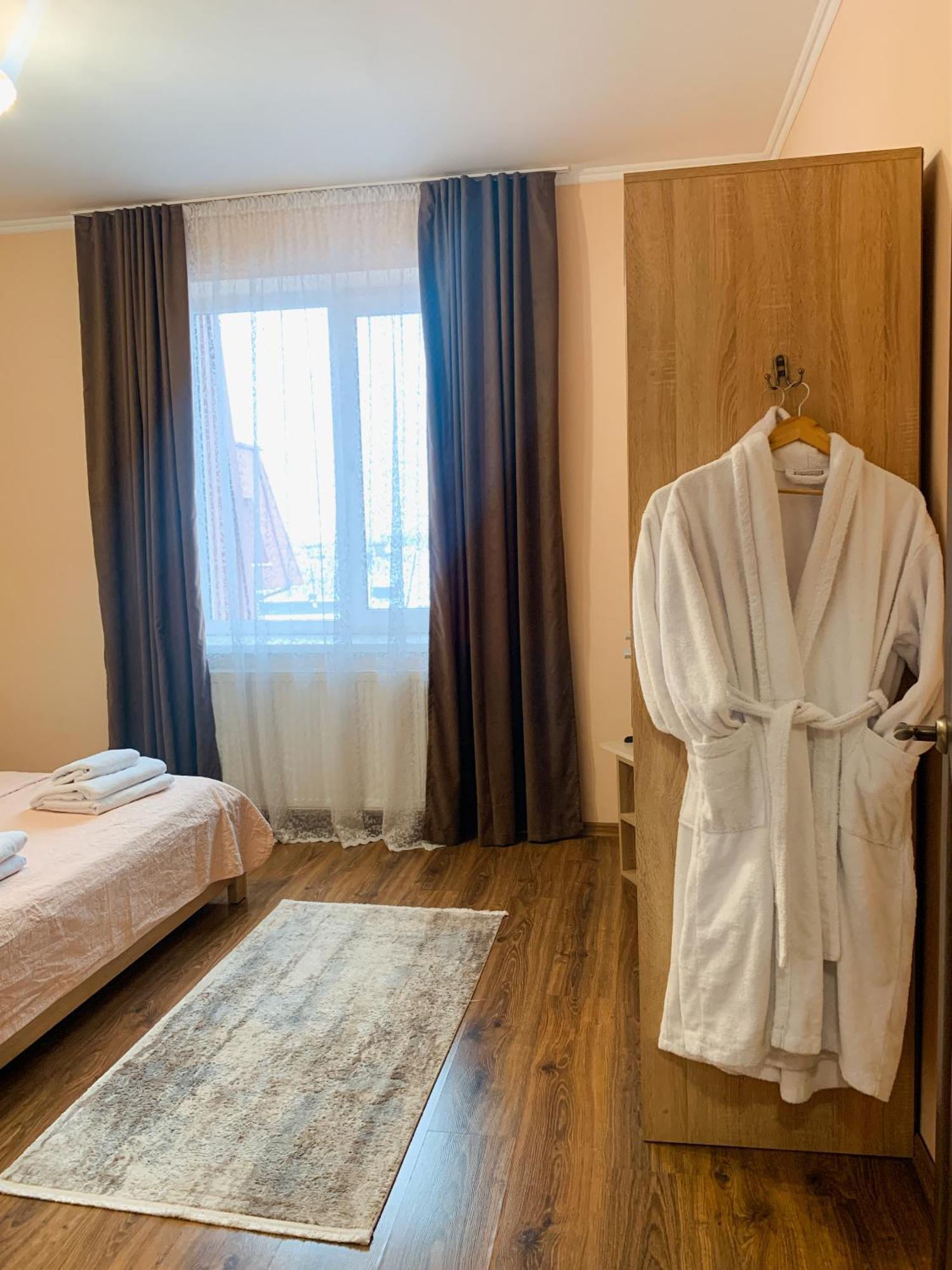 Apartments Domovik Parkaniya, 2A موكاشيفه المظهر الخارجي الصورة